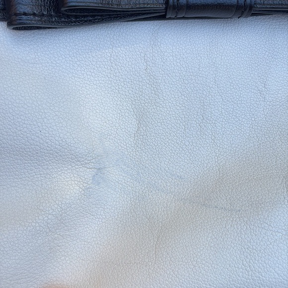 Kate Spade black and white leather bag with bow. - Picture 2 of 9